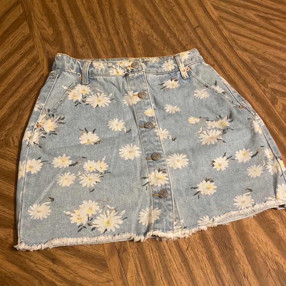 Wild fable jean skirt, never worn, in perfect conditions.